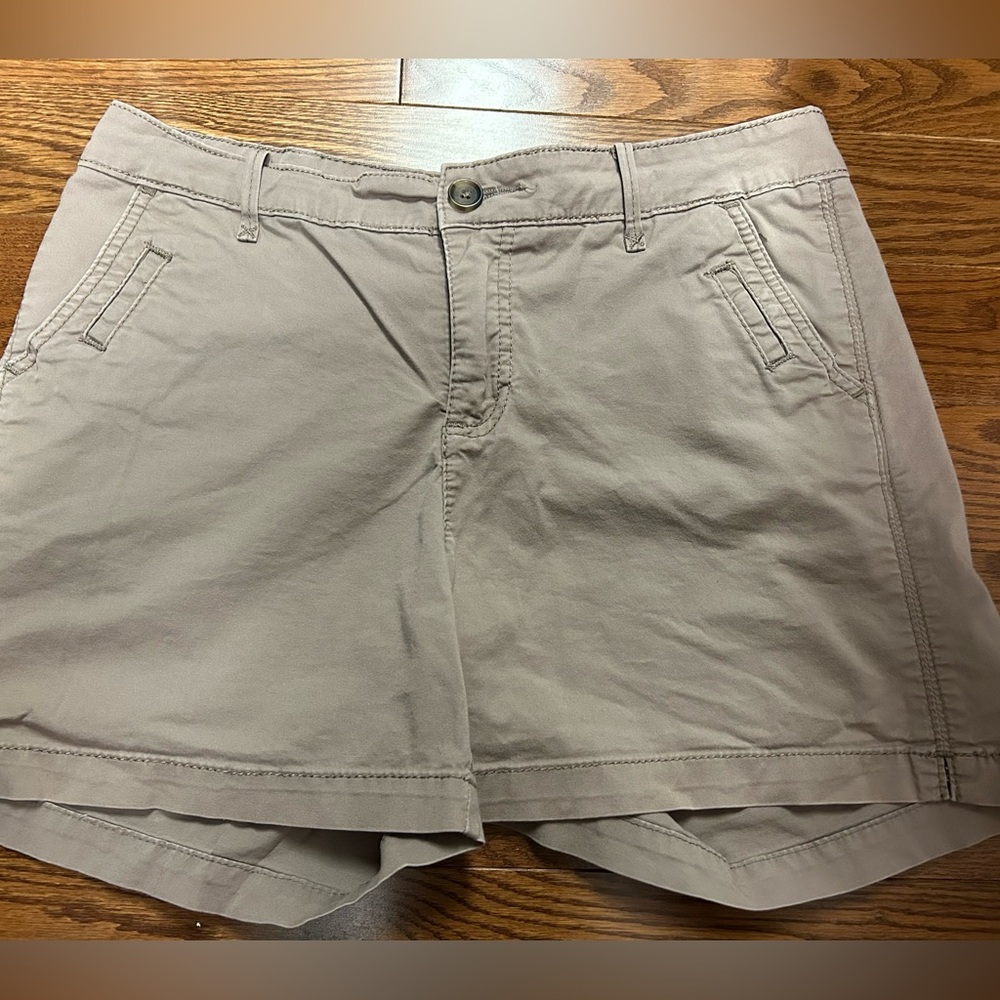 Lee Women's Tan Casual Shorts. May fit Sz 10